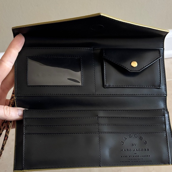 Marc Jacobs Leopard Print Envelope Wallet - Picture 5 of 5